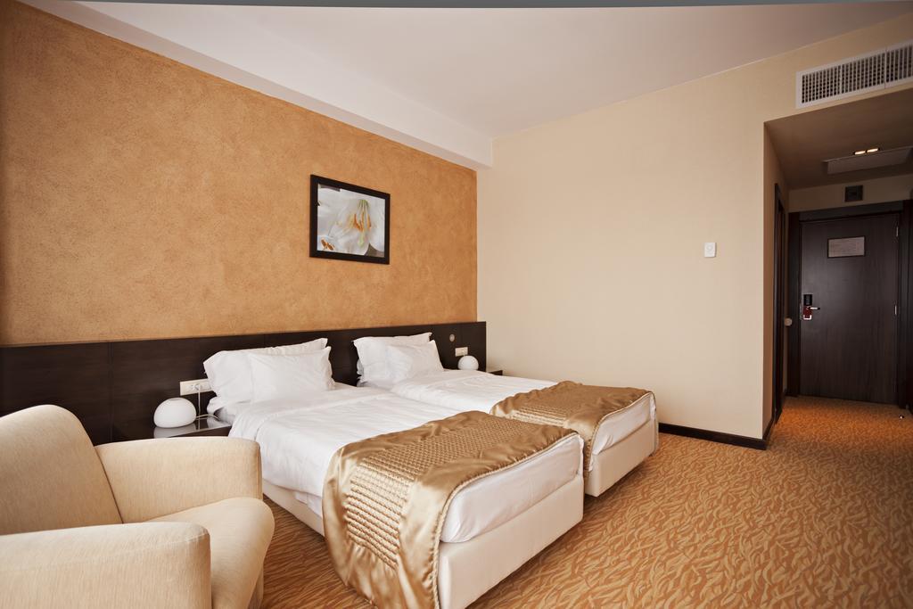 Hotel Clermont Covasna Ngoại thất bức ảnh