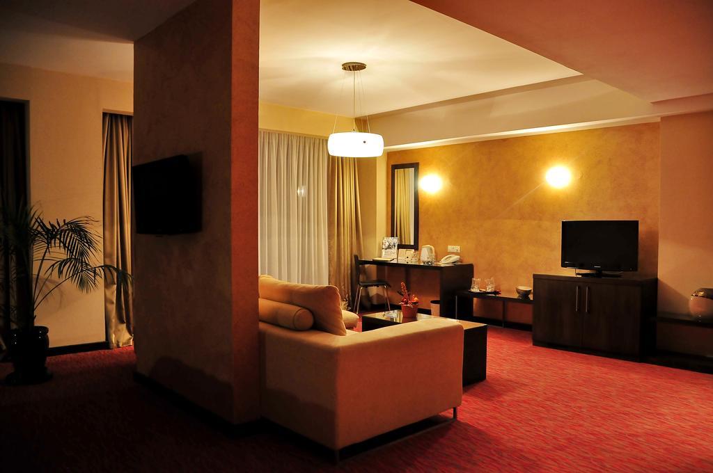 Hotel Clermont Covasna Ngoại thất bức ảnh