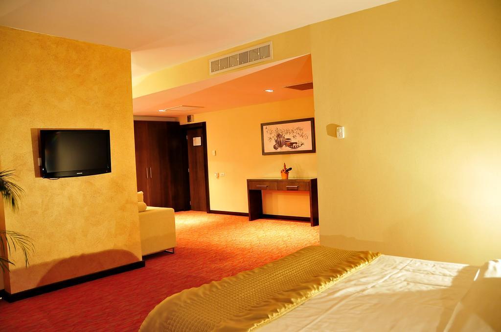 Hotel Clermont Covasna Ngoại thất bức ảnh