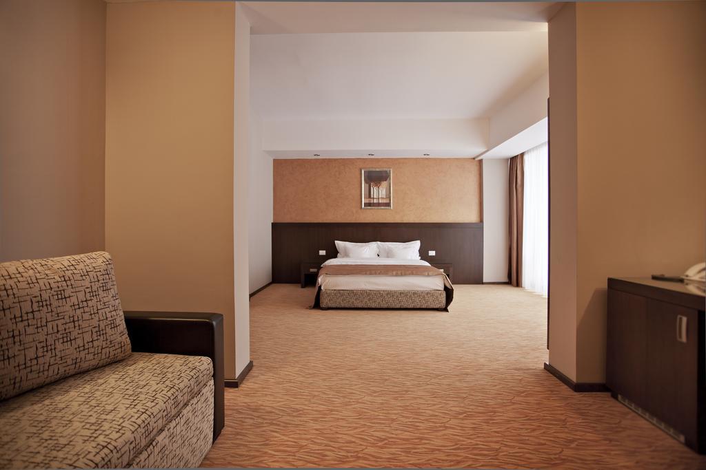 Hotel Clermont Covasna Ngoại thất bức ảnh
