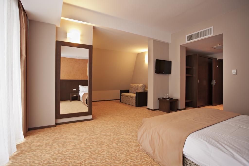 Hotel Clermont Covasna Ngoại thất bức ảnh