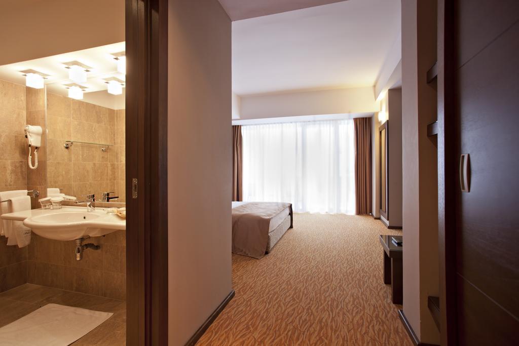 Hotel Clermont Covasna Ngoại thất bức ảnh