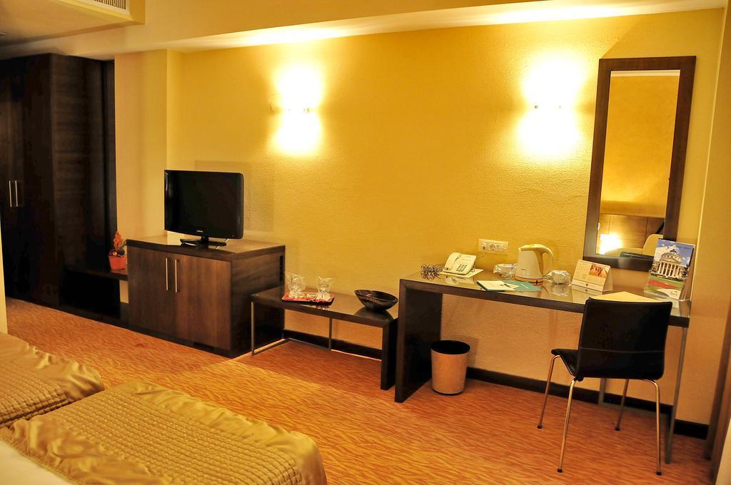 Hotel Clermont Covasna Ngoại thất bức ảnh