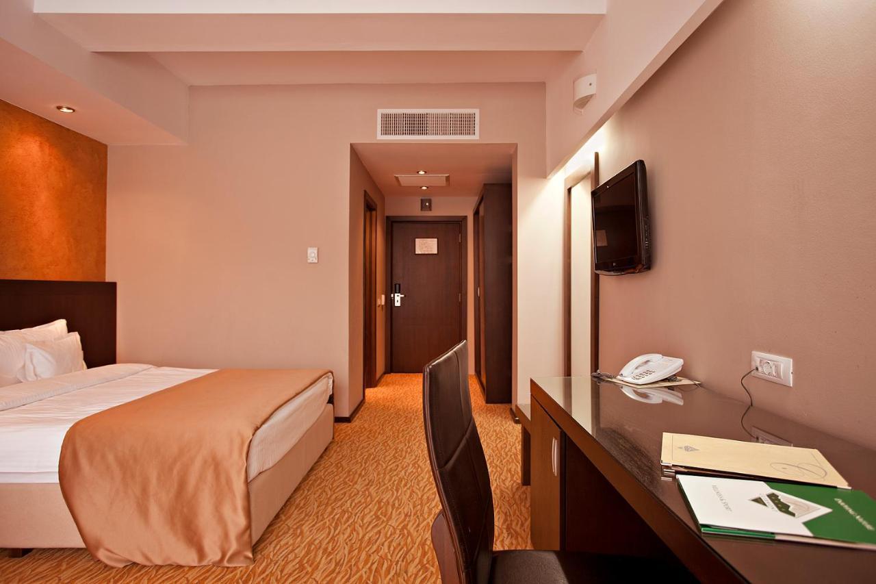Hotel Clermont Covasna Ngoại thất bức ảnh